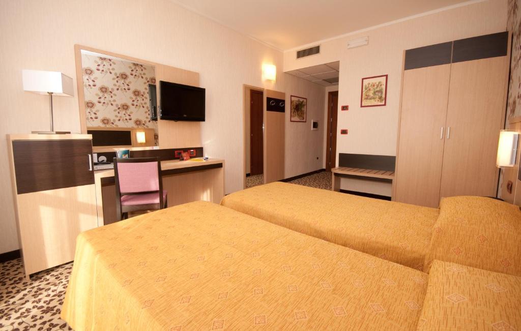 Hotel Brindor Poirino الغرفة الصورة