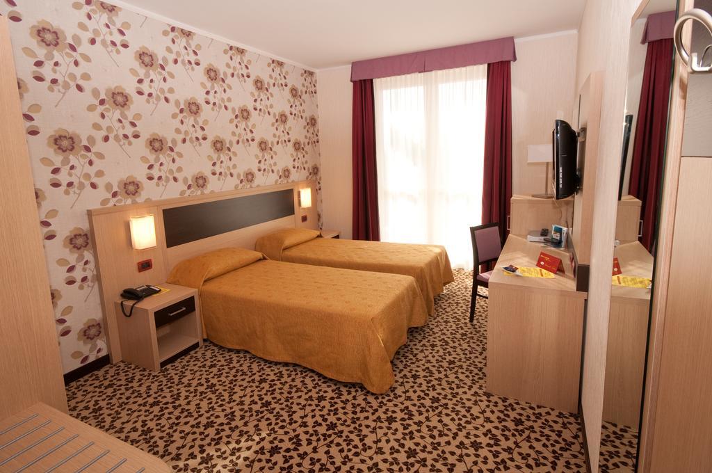 Hotel Brindor Poirino المظهر الخارجي الصورة