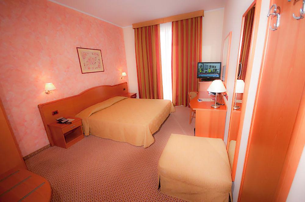 Hotel Brindor Poirino المظهر الخارجي الصورة