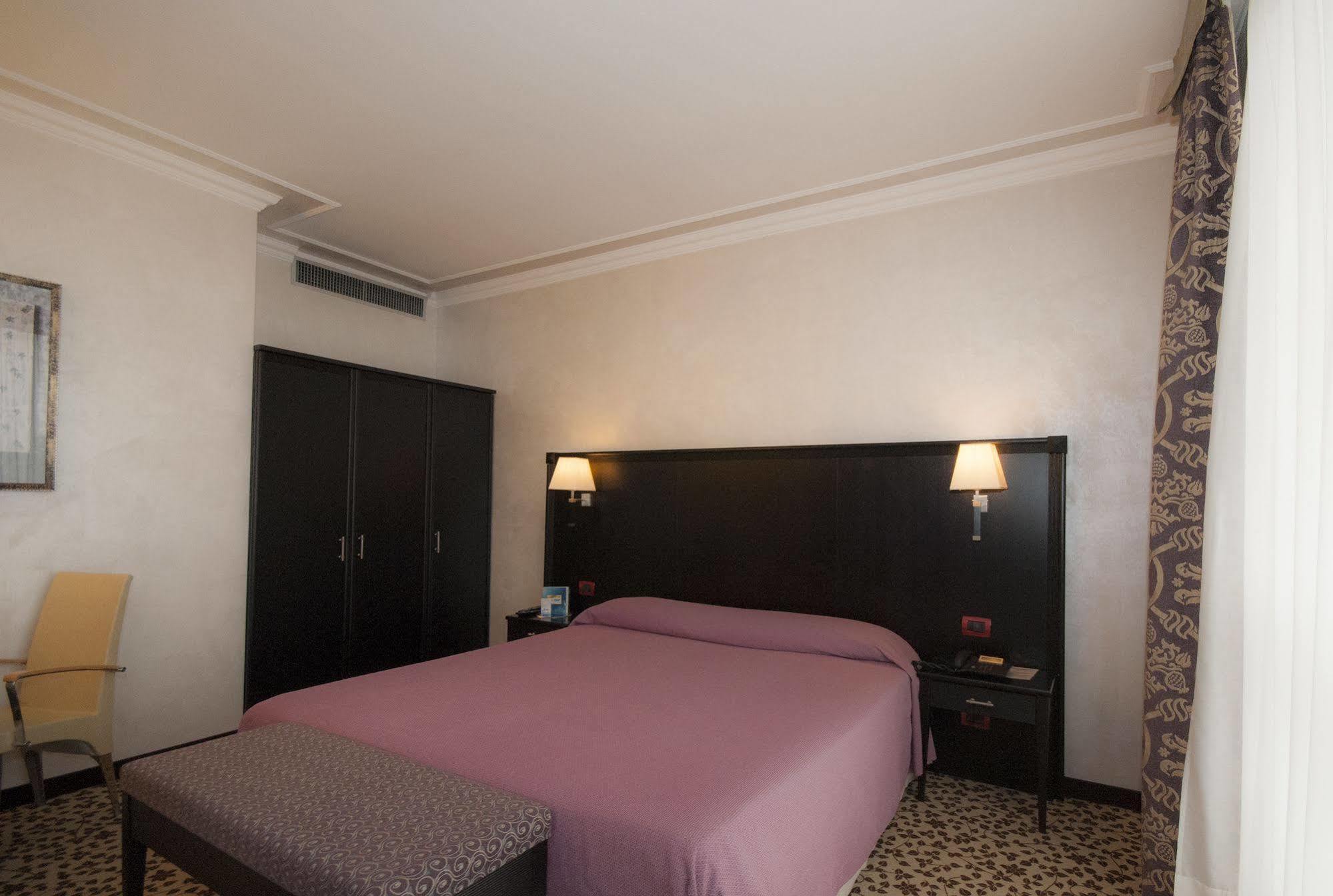 Hotel Brindor Poirino المظهر الخارجي الصورة