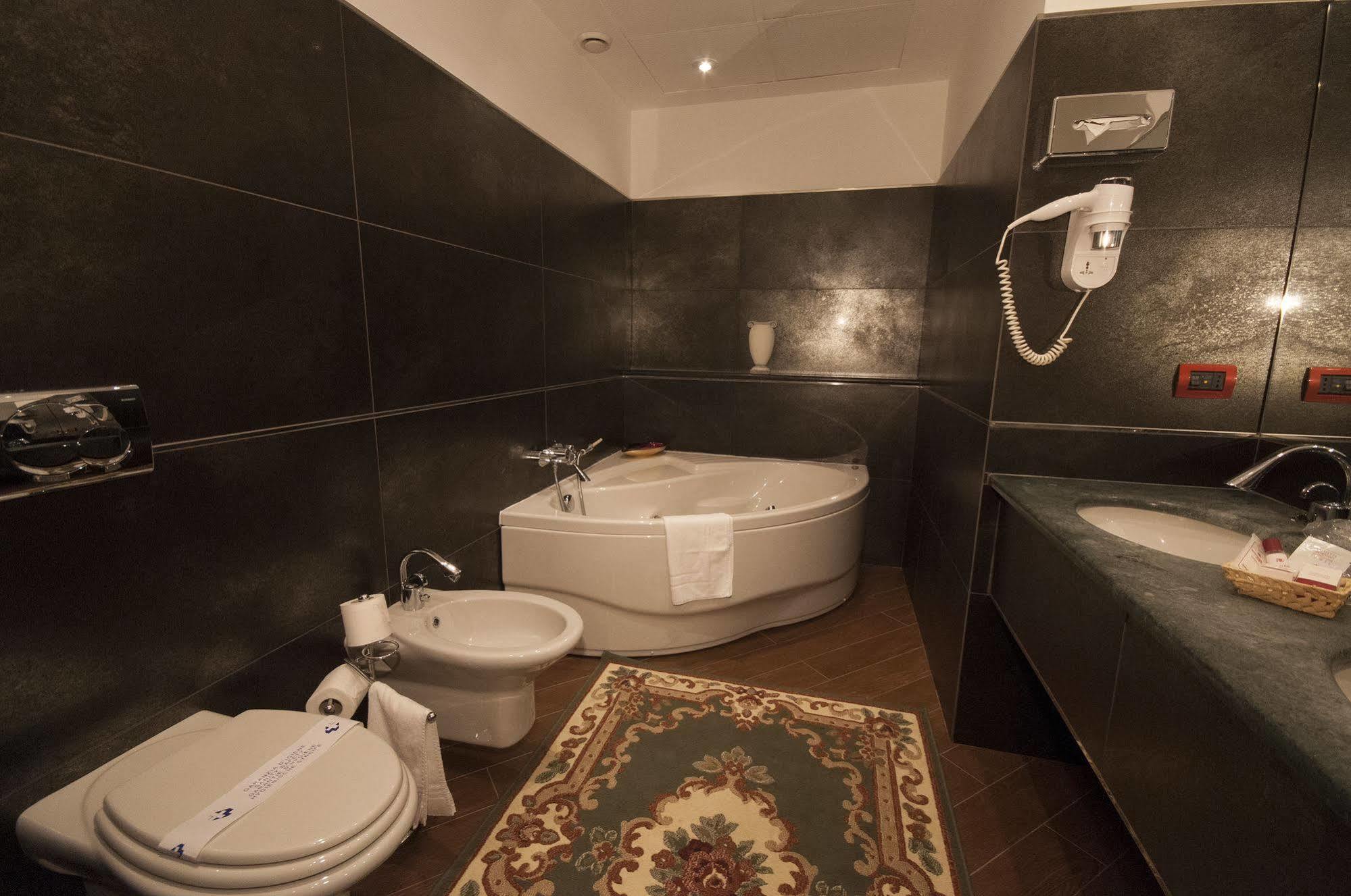 Hotel Brindor Poirino المظهر الخارجي الصورة