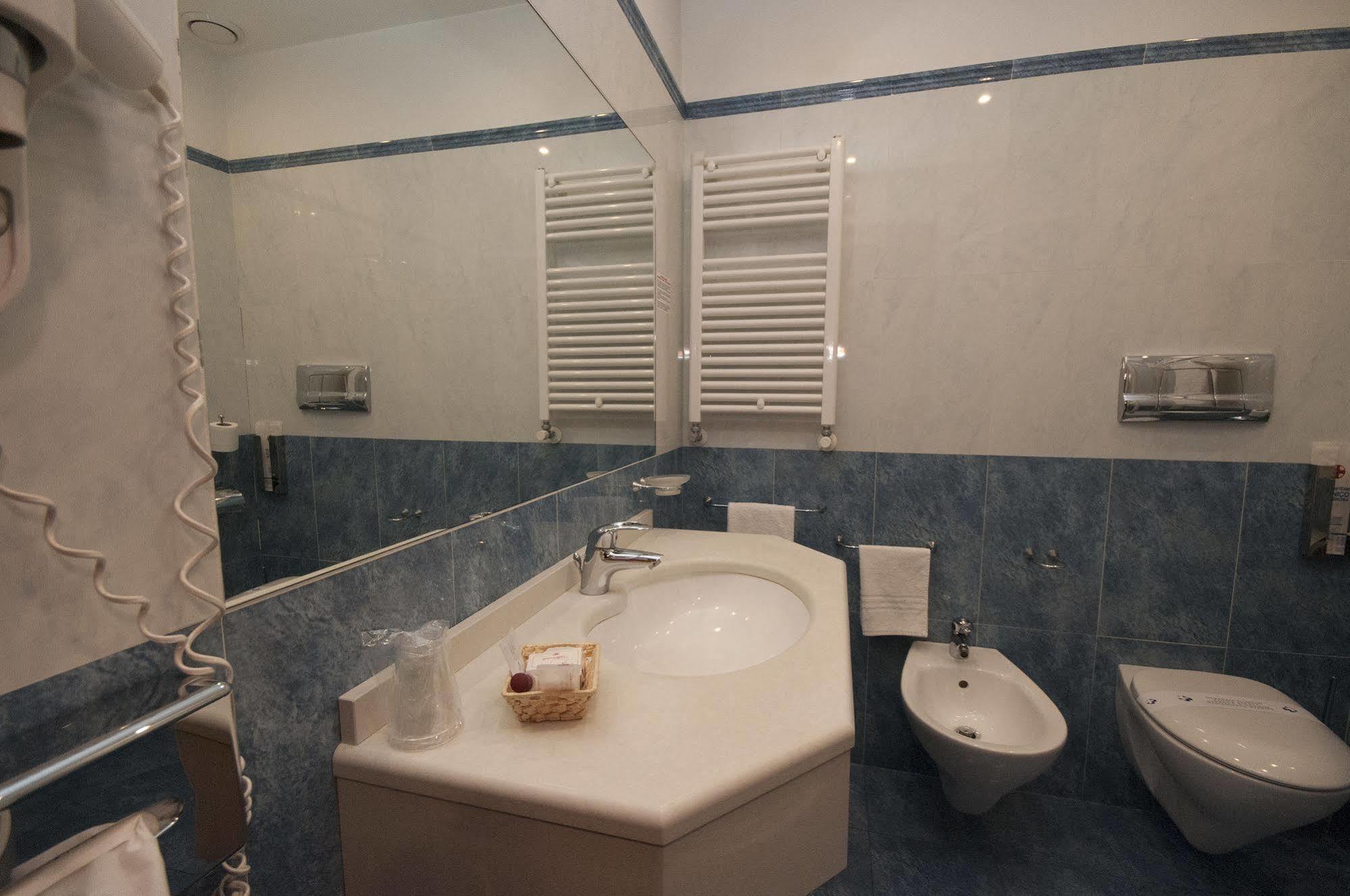 Hotel Brindor Poirino المظهر الخارجي الصورة