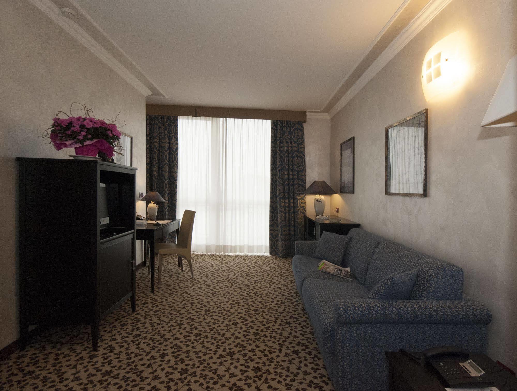 Hotel Brindor Poirino المظهر الخارجي الصورة