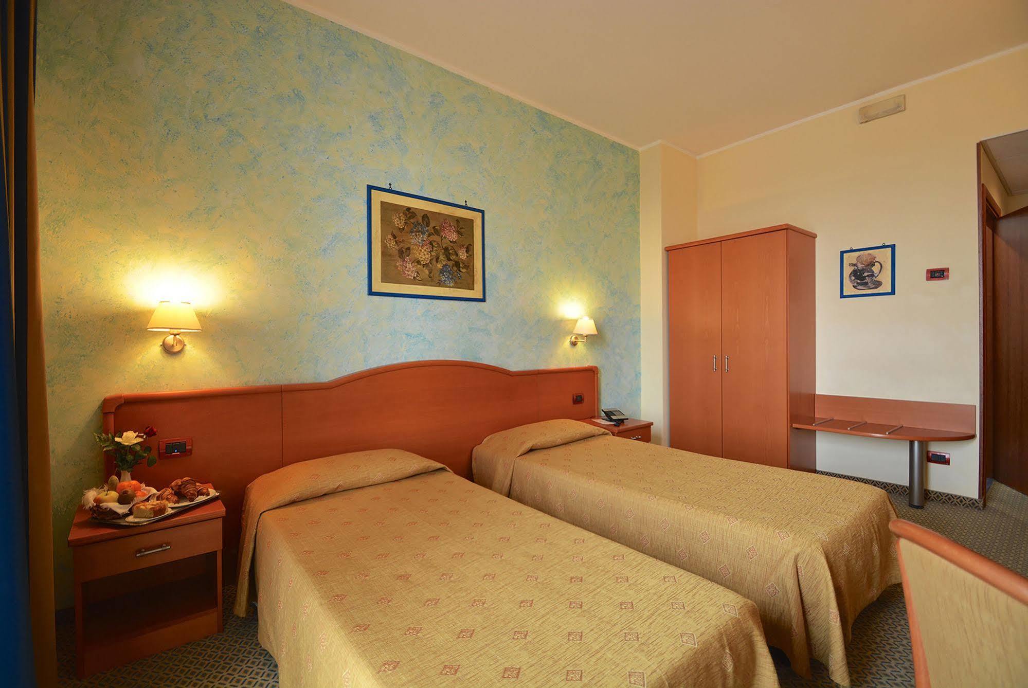 Hotel Brindor Poirino المظهر الخارجي الصورة