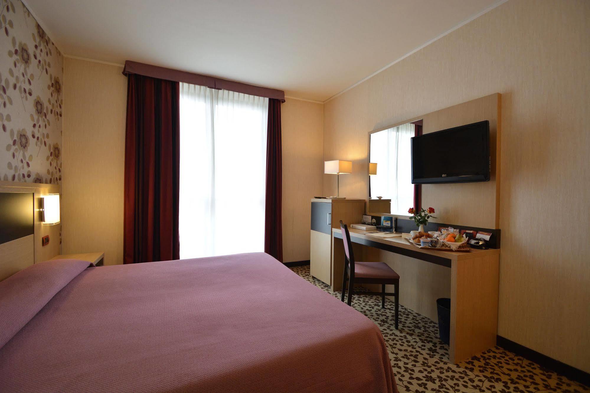 Hotel Brindor Poirino المظهر الخارجي الصورة