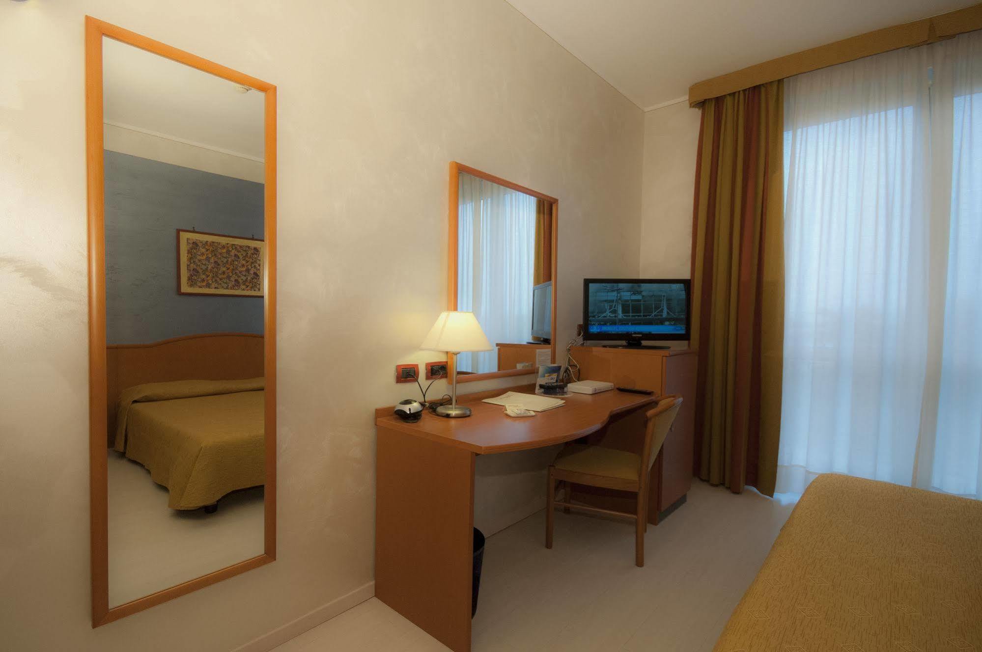 Hotel Brindor Poirino المظهر الخارجي الصورة