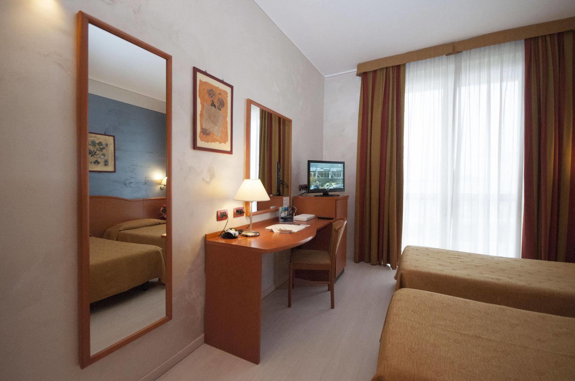 Hotel Brindor Poirino المظهر الخارجي الصورة